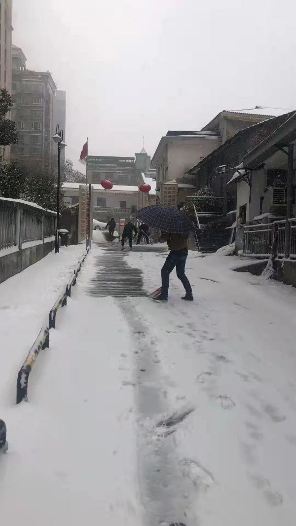 遠(yuǎn)程監(jiān)控,報(bào)警巡邏,清機(jī)加鈔,清分整點(diǎn),憑證寄庫(kù),頭寸箱寄庫(kù),商鋪安保,智能家居